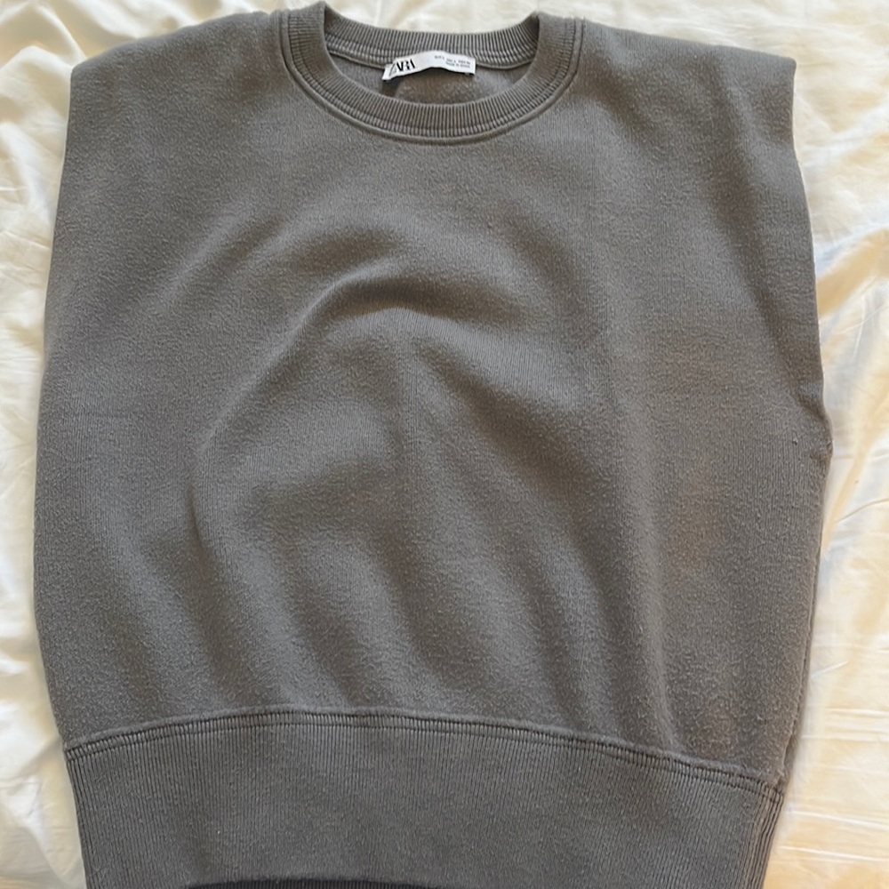 Sleeveless sweatshirt